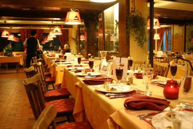Chris-Tal Hotel Les Houches Restaurant bilde